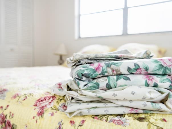 Flat vs fitted sheet